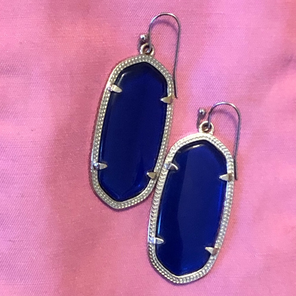 Kendra Scott signature style earring